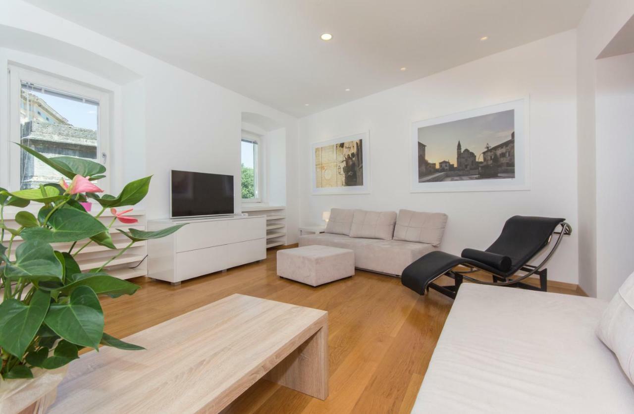 Appartment In Center With Parking Πούλα Εξωτερικό φωτογραφία