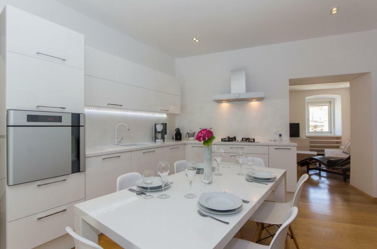 Appartment In Center With Parking Πούλα Εξωτερικό φωτογραφία
