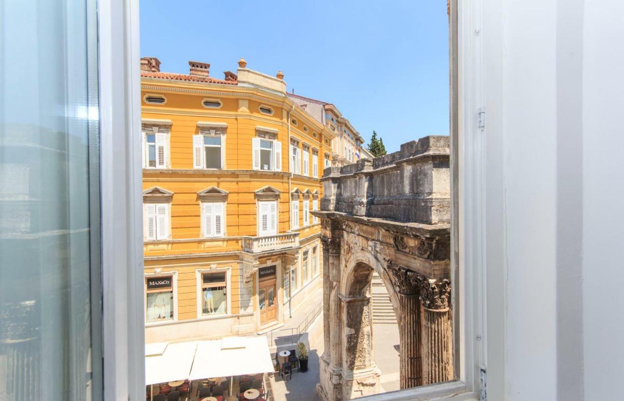 Appartment In Center With Parking Πούλα Εξωτερικό φωτογραφία